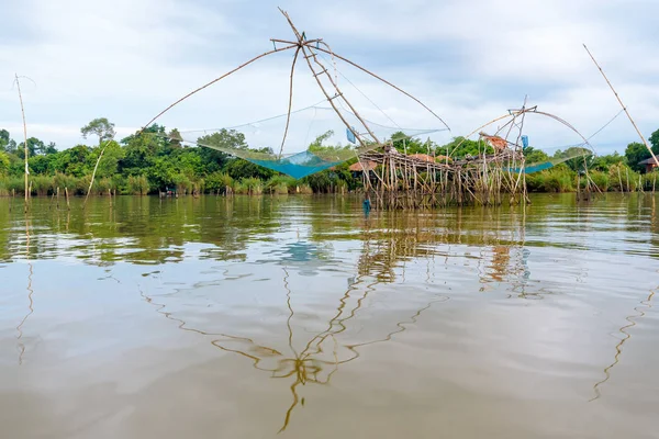 Yok yor, ist ein Fischfang mit lokaler Weisheit in Thailand — Stockfoto