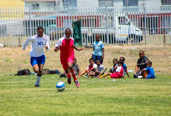 Cape Town Południowa Afryka Grudnia 2011 Zróżnicowane Dzieci Gry Piłka — Zdjęcie stockowe