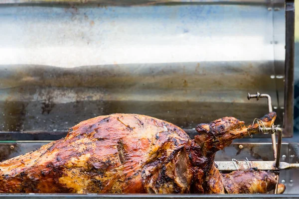 Güney Afrika'da Barbekü barbekü kuzu şiş et lokantası üzerinde ya da tükürmek Braai olarak bilinen