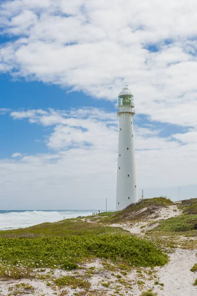 Gran Faro Blanco Escarpada Costa Atlántica Ciudad Del Cabo Sudáfrica — Foto de Stock