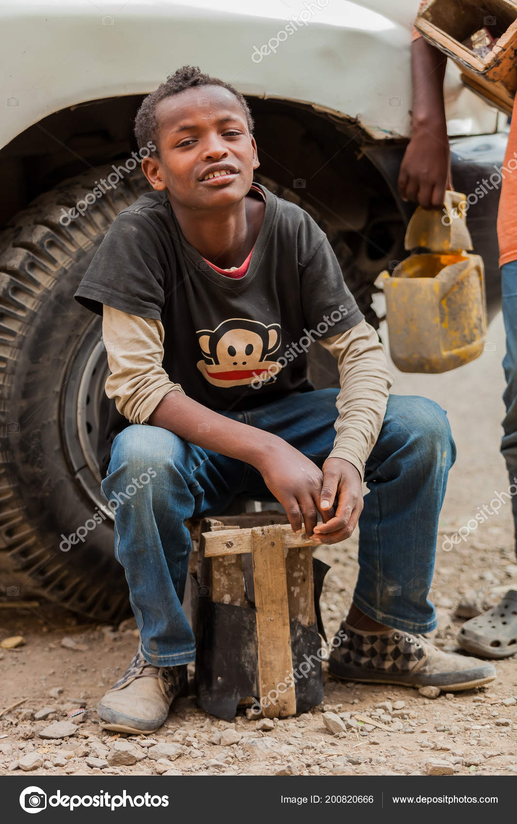 Addis Ababa Ethiopia January 2014 Young Teenager Working Shoe