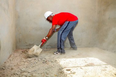 Soweto, Güney Afrika, 10 Eylül 2011, çeşitli topluluk üyeleri Soweto bir takım olarak düşük maliyetli bir ev inşa