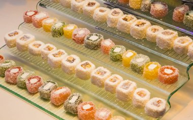 Gala yemeği ziyafet Event'de catering için küçük tatlı renkli meyveli tatlılar