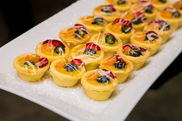 Kleine Vla Bessen Vruchten Taart Pudding Dessert Voor Catering Tijdens — Stockfoto
