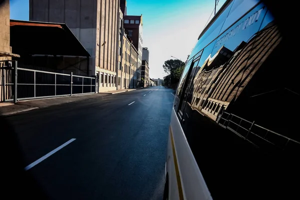 Dlouhodobého Hlediska Back Street Klidném Městě Okna Taxíku Mini Autobus — Stock fotografie