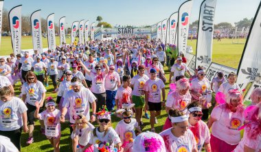 Johannesburg, Güney Afrika, 21 Mayıs 2017 farklı insanlar renk çalıştırmak maraton Johannesburg çalıştırmak için