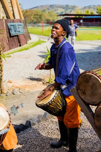 Joanesburgo África Sul Abril 2013 Homens Africanos Tocando Bateria Tradicional — Fotografia de Stock