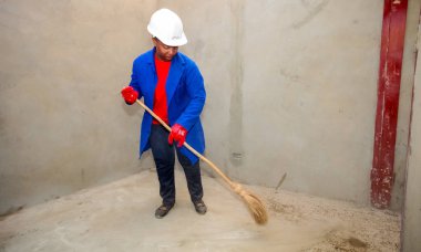 Soweto, Güney Afrika, 10 Eylül 2011, çeşitli topluluk üyeleri Soweto bir takım olarak düşük maliyetli bir ev binada Pwc'ın personel katılmak