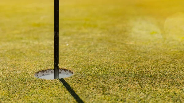 Close Golf Course Putting Green Hole Flag Pole Afternoon Light — Stock Photo, Image