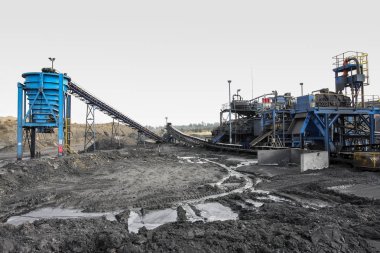 Açık çukur kömür madenciliği ve işleme Güney Afrika. Çamaşır ve depolama