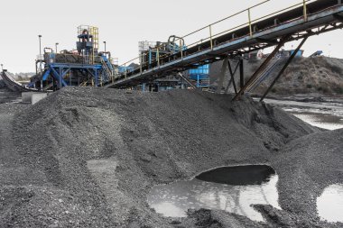 Açık çukur kömür madenciliği ve işleme Güney Afrika. Çamaşır ve depolama