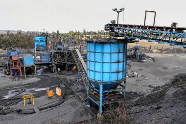 Açık çukur kömür madenciliği ve işleme Güney Afrika. Çamaşır ve depolama