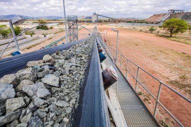 Cevheri yığınları taşındı ve saklanan platin madencilik ve işleme cevheri, varlık rock.