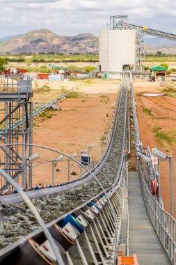 Cevheri yığınları taşındı ve saklanan platin madencilik ve işleme cevheri, varlık rock.