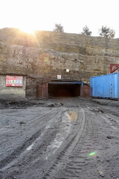 Entrada Fiery Mine Túneis Subterrâneos Mineração Carvão Rxcavation — Fotografia de Stock