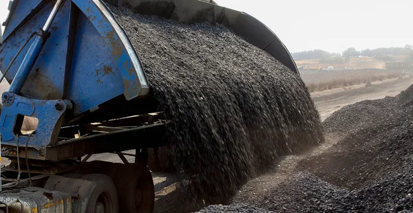 Camión Basculante Carbón Procesado Lado Revestimiento Ferroviario Para Envío — Foto de Stock