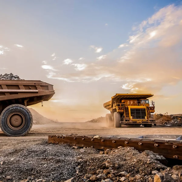 Platinum Palladium Mineração Processamento Dump Truck Para Transporte Rochas — Fotografia de Stock