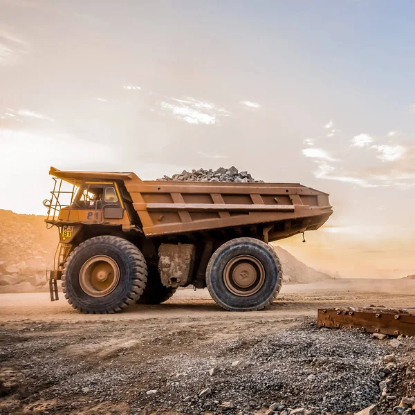 Platino Paladio Minería Procesamiento Camión Volquete Para Transporte Rocas — Foto de Stock