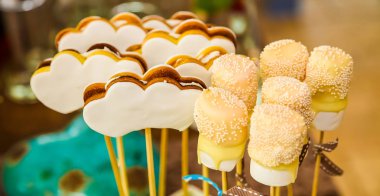 Çikolata ve karamel ile Hindistan cevizi pul lolipop gala yemeği ziyafet Event'de catering için