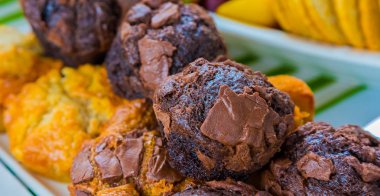 Kahvaltı pasta çikolatalı muffin Bahar Şenliği pikniği olay