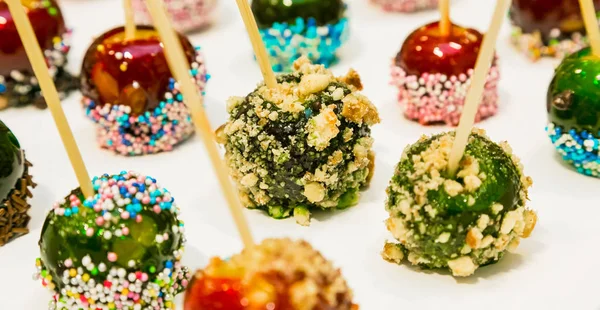 Tepsi küçük toffee elma tatlı aperatifler kurumsal etkinlik gala yemeği şölende olarak