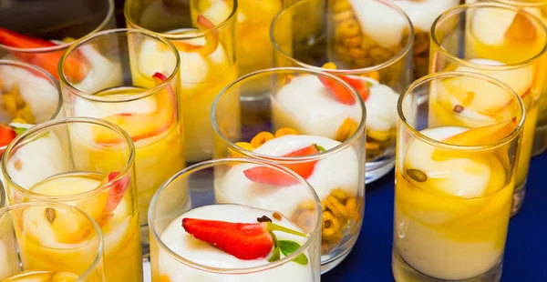 Kahvaltı Brunch yoğurt meyve Bahar Şenliği pikniği olay