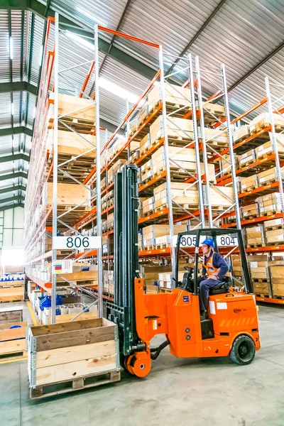 Johannesburg, Güney Afrika - 7 Eylül 2016: Endüstriyel Vana İmalat ve montaj depo tesisi