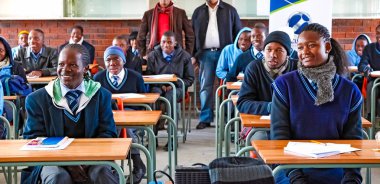 Johannesburg, Güney Afrika - 29 Temmuz 2011: Afrika lise çocuk sınıf ders