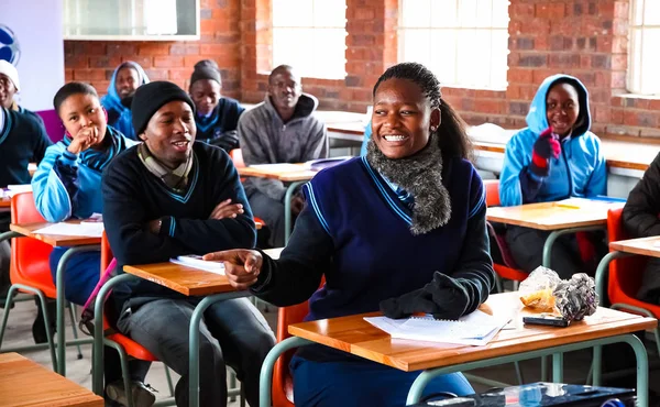 Johannesburg, Güney Afrika - 29 Temmuz 2011: Afrika lise çocuk sınıf ders