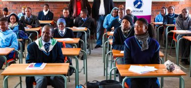Johannesburg, Güney Afrika - 29 Temmuz 2011: Afrika lise çocuk sınıf ders