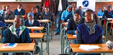 Johannesburg, Güney Afrika - 29 Temmuz 2011: Afrika lise çocuk sınıf ders