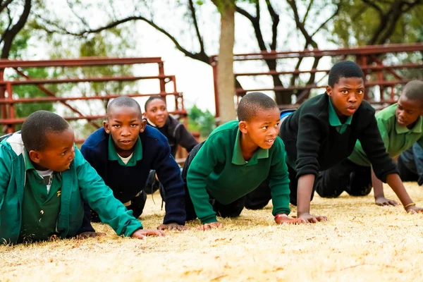 Johannesburg Südafrika Oktober 2010 Diverse Afrikanische Grundschulkinder Tun Körperliche Betätigung — Stockfoto