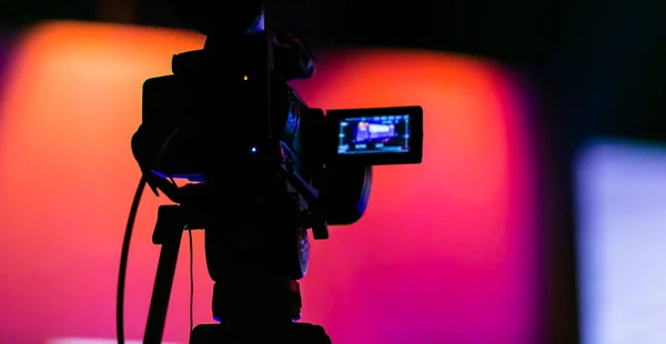 Tv canlı yayın filme kamera silüeti