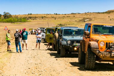 Harrismith, Güney Afrika - 02 Ekim 2015: 4x4 Dağ Yolu Sürücü Eğitimi Drakensberg 'deki Camp Jeep' te