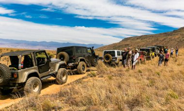 Harrismith, Güney Afrika - 02 Ekim 2015: 4x4 Dağ Yolu Sürücü Eğitimi Drakensberg 'deki Camp Jeep' te