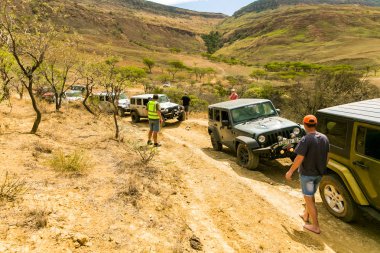 Harrismith, Güney Afrika - 02 Ekim 2015: 4x4 Dağ Yolu Sürücü Eğitimi Drakensberg 'deki Camp Jeep' te
