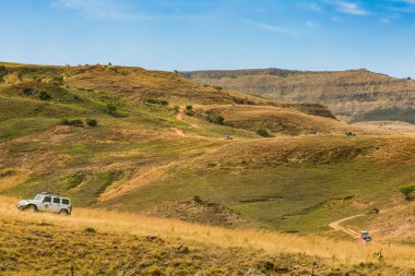 Harrismith, Güney Afrika - 02 Ekim 2015: 4x4 Dağ Yolu Sürücü Eğitimi Drakensberg 'deki Camp Jeep' te