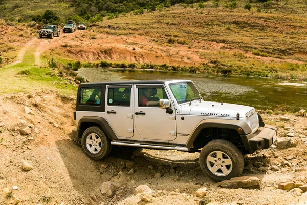 Harrismith, Güney Afrika - 02 Ekim 2015: 4x4 Dağ Yolu Sürücü Eğitimi Drakensberg 'deki Camp Jeep' te
