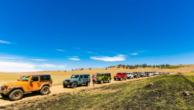 Harrismith, Güney Afrika - 02 Ekim 2015: 4x4 Dağ Yolu Sürücü Eğitimi Drakensberg 'deki Camp Jeep' te