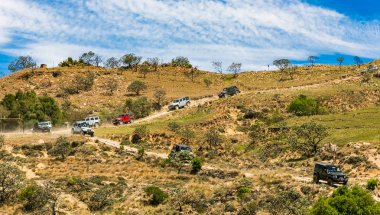 Harrismith, Güney Afrika - 02 Ekim 2015: 4x4 Dağ Yolu Sürücü Eğitimi Drakensberg 'deki Camp Jeep' te