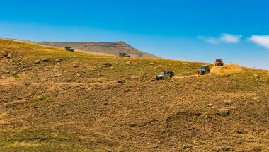 Harrismith, Güney Afrika - 02 Ekim 2015: 4x4 Dağ Yolu Sürücü Eğitimi Drakensberg 'deki Camp Jeep' te