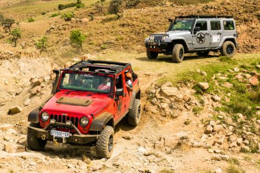 Harrismith, Güney Afrika - 02 Ekim 2015: 4x4 Dağ Yolu Sürücü Eğitimi Drakensberg 'deki Camp Jeep' te