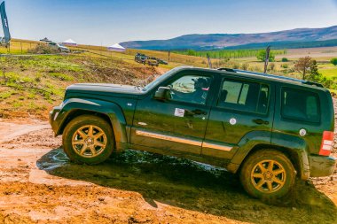 Harrismith, Güney Afrika - 02 Ekim 2015: 4x4 Drakensberg 'deki Camp Jeep' te Çamur Sürücü Eğitimi