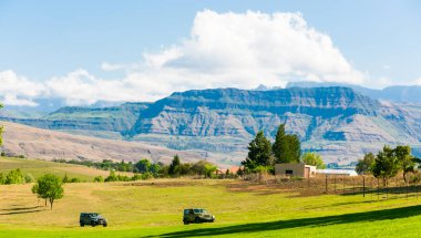 Harrismith, Güney Afrika - 02 Ekim 2015: 4x4 Engelli Sürücü Eğitimi Drakensberg 'deki Kamp Jeep' te