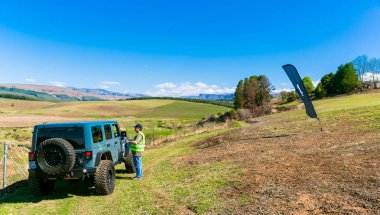 Harrismith, Güney Afrika - 02 Ekim 2015: 4x4 Engelli Sürücü Eğitimi Drakensberg 'deki Kamp Jeep' te