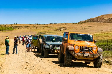 Harrismith, Güney Afrika - 02 Ekim 2015: 4x4 Dağ Yolu Sürücü Eğitimi Drakensberg 'deki Camp Jeep' te