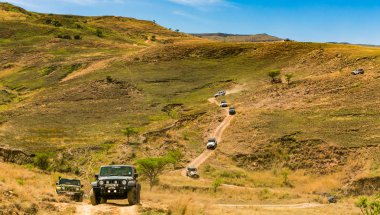 Harrismith, Güney Afrika - 02 Ekim 2015: 4x4 Dağ Yolu Sürücü Eğitimi Drakensberg 'deki Camp Jeep' te