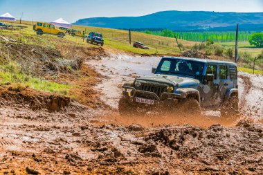 Harrismith, Güney Afrika - 02 Ekim 2015: 4x4 Drakensberg 'deki Camp Jeep' te Çamur Sürücü Eğitimi