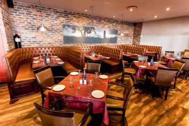 Booth tarzı restoran Diner Johannesburg, Güney Afrika - 07 Ağustos 2013: iç kahverengi iç