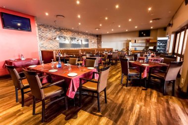 Booth tarzı restoran Diner Johannesburg, Güney Afrika - 07 Ağustos 2013: iç kahverengi iç